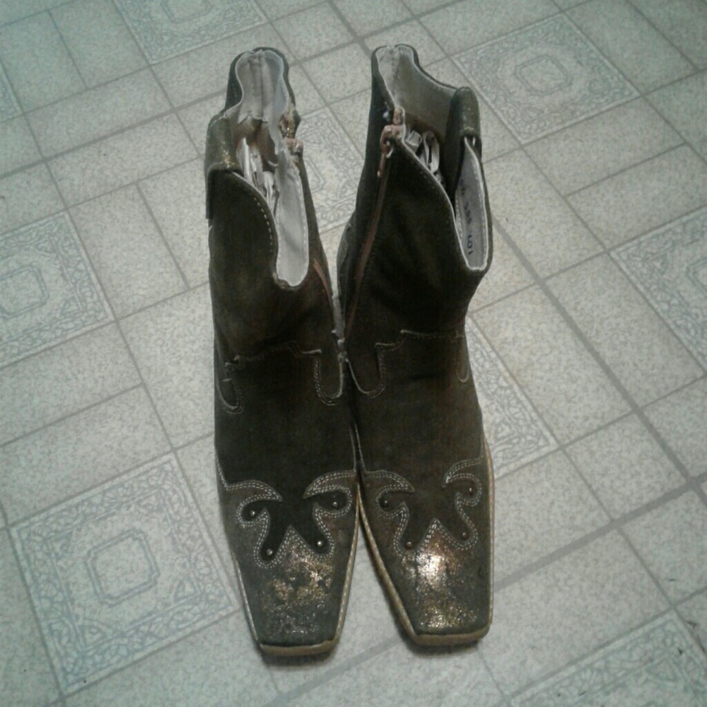 Brand New Ladie's Acertijo Boots